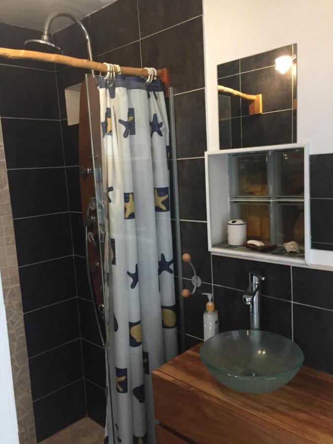 Studio Independant Dans Propriete Avec Piscine Et Wifi Appartement Saint-Gilles-les-Bains Buitenkant foto